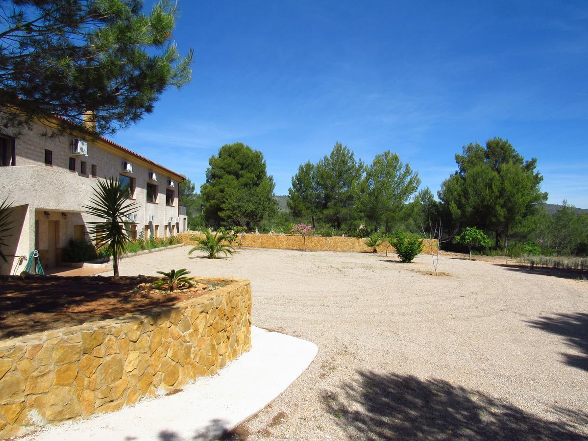 Hotel Restaurant Cau Blanch Useras Exterior photo